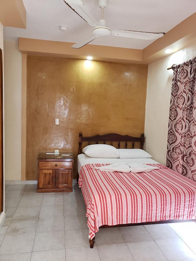 Hotel Cuarto Camino Playa Del Carmen Esterno foto